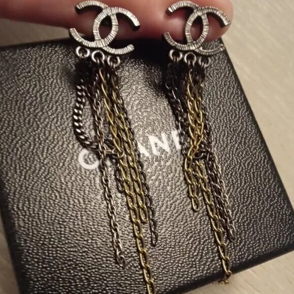 Chanel Clip-on Earrings Gunmetal and Gold Chain Interlocking CC's - Picture 8 of 16